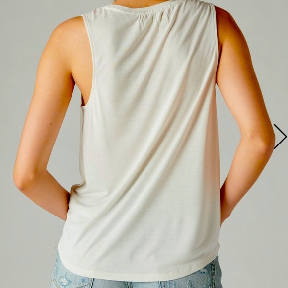 NWT Lucky Brand Smocked Shoulder Tank - Picture 4 of 4